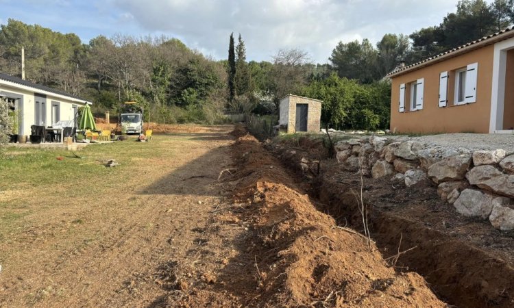 ABATTAGE D'UNE HAIE TROP VOLUMINEUSE SUR VERS AIX-EN-PROVENCEET ALENTOURS